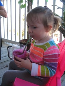 Beim Smusi (Smoothie) trinken