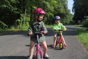 Attraktion mit ihren Laufrädern. Die kennen das hier nicht so.